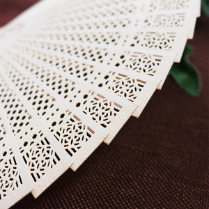 Ventaglio in bambù personalizzato con logo inciso, bomboniera per matrimonio, regalo elegante e personalizzato per invitati e damigelle - Product Image 6