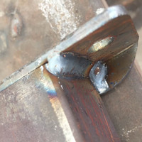 Fabrication sur mesure de structures lourdes en acier au carbone, découpe laser de plaques de 6 à 30 mm d'épaisseur, service de soudage robotisé, pièces métalliques OEM