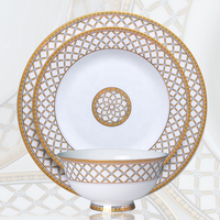 Service de vaisselle en porcelaine blanche de luxe service de table en porcelaine turque à bordure dorée pour restaurant
