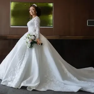 Vestido de Novia Personalizado con Mangas Largas, Elegante Vestido de Encaje con Mangas Maxi - Product Image 1