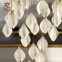 Lustre personnalisé Firelux pour villa, hôtel, escalier, grand modèle en céramique blanche, motif magnolia, branche et feuille de luxe