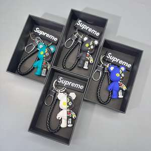 Porte-clés créatif Ours Caméléon, Ours Violent, Pendentif de clé pour couple, Pendentif de sac à dos en silicone imprimé UV, Vente en gros - Product Image 5