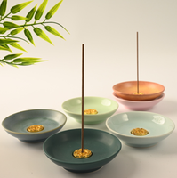 Brûleur d'encens chinois simple en céramique multicolore avec plateau rond et support en laiton en forme de lotus pour la décoration intérieure