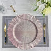 Vente en gros d'assiettes de présentation de mariage transparentes de 13 pouces, service de vaisselle en plastique perlé argenté à bordure dorée en vrac, excellente décoration