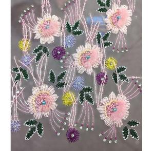 Tissu de dentelle perlée fabriqué à la main avec des détails artistiques Idéal pour la conception de mariée Lehenga et les vêtements d'événement - Product Image 3