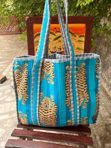 Bolso de Mano Acolchado de Algodón, Diseño Artesanal Indio, Tela Estampada a Mano, Acolchado Suave, Amplio, para Viajes, Compras, Bolso de Hombro - Product Image 3