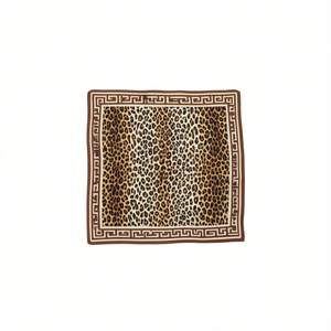 Foulard Quadrato Piccolo con Stampa Leopardata 70x70cm Accessorio Moda per Donne - Product Image 2