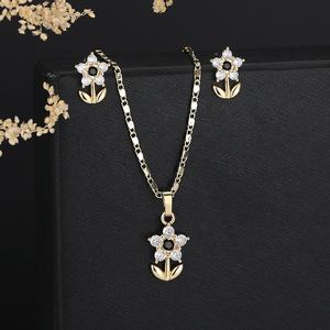 Set Kalung Kalung Inisial Desainer Fashion Perhiasan Berhiaskan Zirkonia Set Kalung dan Anting Berlian Emas untuk Wanita - Product Image 4