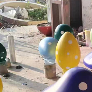 Uovo di Pasqua Gigante in Vetroresina per Decorazioni Esterne di Hotel e Feste - Product Image 4