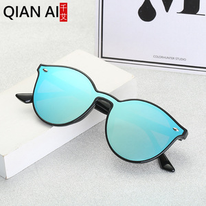 Gafas de Sol Qianai para Mujer, Montura Ovalada Negra, Lentes Azules, 100% Protección UV, Modernas, para Salidas y Fiestas - Product Image 1