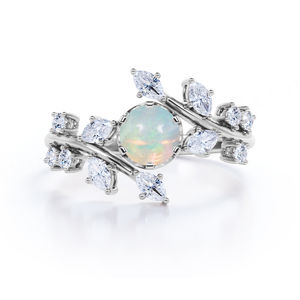 แหวนดีไซน์ใบไม้ประดับโอปอลทรงกลม ประดับเพชร CZ ชุบทองคำขาว S925 สไตล์โบฮีเมียน สวยหรู ประณีต งดงาม เหมาะสำหรับเป็นแหวนหมั้น แหวนแต่งงาน สำหรับผู้หญิง - Product Image 1