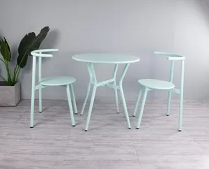 Set di caffè in alluminio blu da bistrot, mobili da ristorante leggeri per applicazioni all'aperto in giardino, include tavolo da sedia