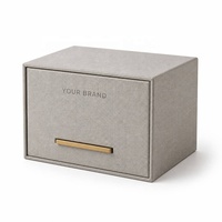 Caja de Regalo Gris Personalizada para Joyería con Cajón Extraíble y Asa Metálica Dorada para Relojes y Pulseras, Empaque de Marca