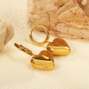 Pendientes de Moda para el Día de San Valentín, de Acero Inoxidable, con Forma de Corazón Abombado, Estilo Simple, Chapados en Oro de 18K - Product Image 5
