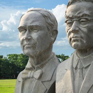 Figuritas de científicos famosos en talla artesanal de piedra natural para decoraciones del campus del Museo de la biblioteca o regalos de negocios - Product Image 2