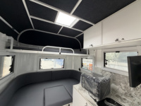 Offre d'usine : Remorque pour chevaux 2HAL avec espace de vie de luxe, norme ADR, caravane de luxe pour chevaux, remorque de camping-car