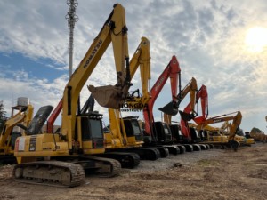 Excavadora de cadenas Komatsu PC220 usada de 2022, 22 toneladas, cucharón de 1.1m, buen estado, motor de 110KW, maquinaria con informe incluido - Product Image 6