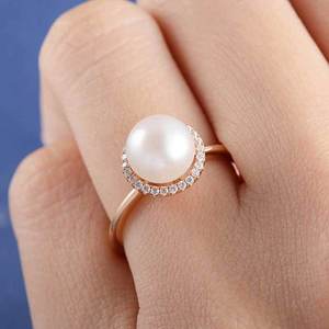Elegante anello stile perla per donna, design scintillante con intarsi, gioielli alla moda in tonalità rosa - Product Image 2