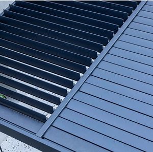 Pérgola Inteligente Motorizada con Control Remoto, Techo de Aluminio Impermeable para Patio Exterior con Luces LED, Canaletas para Lluvia y Protección Solar - Product Image 3