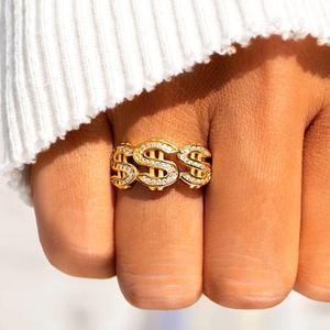 Anello Cocktail con Simbolo del Dollaro Dorato e Micro Pavé di Zirconia Cubica, Regalo Unisex, Anelli alla Moda - Product Image 2