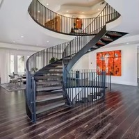 Escalier en arc incurvé pour villa, intérieur, luxe, moderne, préfabriqué en acier et bois avec garde-corps en verre, durable et sûr, décoration intérieure