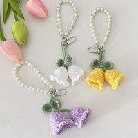 Buatan tangan Crochet bunga gantungan kunci KCB08 Bellflower tas pesona mutiara Loop logam gesper putih kuning ungu liontin hadiah untuk anak perempuan