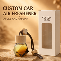 Diffuseur de parfum pour voiture en verre à facettes avec logo personnalisé, bouteille suspendue avec bouchon en bois et liquide parfumé à l'ambre, diffuseur de parfum pour voiture en bois