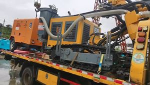 KAISHAN İki Kademeli Sıkıştırmalı Dizel 13m/dak/18 bar Madencilik Paletli Portatif Kaya Delici Rulmanlı Dişli Motorlu Patlatma Delikleri DTH - Product Image 5