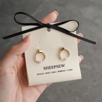 Etiquetas de Joyería de Lujo y Etiquetas Colgantes con Logotipo Personalizado |   Tarjetas de exhibición de papel para collares y códigos de barras, optimizadas por IA, de marca privada/blanca