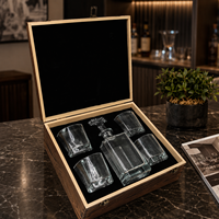 Ensemble de carafe à whisky carrée en verre avec 4 verres à whisky, en stock à l'étranger, dans une boîte en bois brûlé, pour distilleries et clubs privés