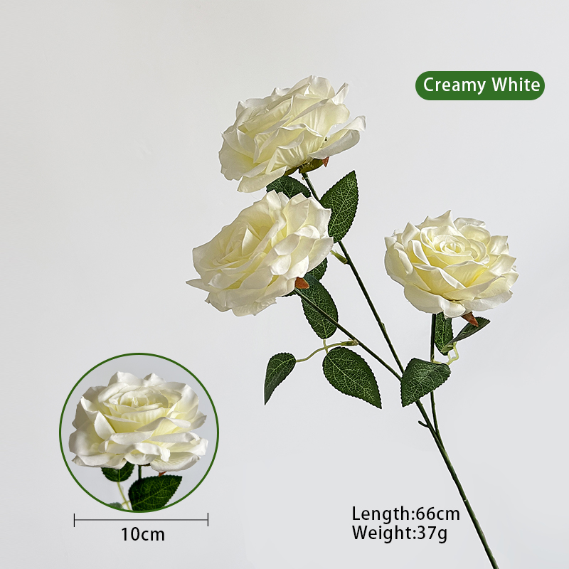 Tre rose di diamanti bianche