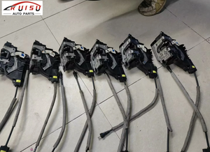 Accessoires automobiles en gros très demandés : Réparation de serrures de portes latérales et d'actionneurs de portes avant pour fourgonnettes Mercedes-Benz - Product Image 5