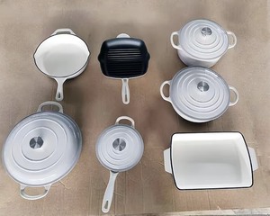 ชุดหม้อเหล็กหล่อเคลือบคุณภาพสูง 11 ชิ้น สีขาว ประกอบด้วยหม้อซุป หม้อนม กระทะสี่เหลี่ยม และกระทะย่าง เหมาะสำหรับเป็นของขวัญ - Product Image 5