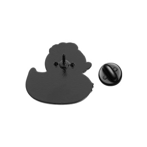 Preço de Atacado de Fábrica: Conjunto de Broches e Pins de Lapela de Metal com Esmalte, Gravados e Esculpidos, Tema Animais de Desenho Animado (Pato Doutor Fofo) - Product Image 5