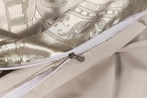 Linge <span class=keywords><strong>de</strong></span> <span class=keywords><strong>lit</strong></span> Jacquard en <span class=keywords><strong>Satin</strong></span> <span class=keywords><strong>de</strong></span> soie 135x200 cm + 1 x taie d'oreiller 50x75 cm housse <span class=keywords><strong>de</strong></span> couette <span class=keywords><strong>de</strong></span> Style luxe avec fermeture éclair pour chambre d'hôtel - Product Image 3