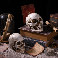 Figurine d'Halloween : Décoration en résine pour une ambiance effrayante, ornement de fête pour maison hantée, accent gothique sinistre