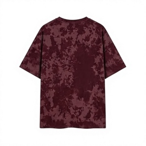 เสื้อยืดคอกลมแขนสั้นสีแดงเลือดหมูสำหรับผู้ชาย ออกแบบเองได้ พิมพ์ลายโลโก้ด้านหน้า สไตล์สตรีท ทรงปกติ ผ้าเจอร์ซีย์คอตตอน - Product Image 3