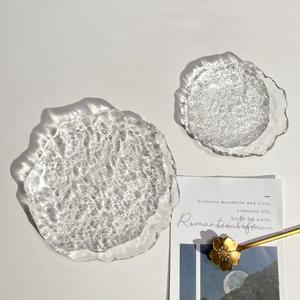Assiette jetable en verre givré irrégulier style Ins, motif végétal Japandi, pour fêtes, fruits, gâteaux, desserts et collations - Product Image 1