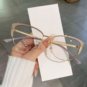 Gafas de Moda IStapromo con Protección Anti-Luz Azul y Lentes que Cambian de Color, Montura con Incrustaciones de Diamantes, Estilo Moderno y Personalizado - Product Image 5