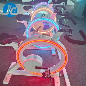 دراجة تمارين تفاعلية داخلية احترافية مع إطار ألومنيوم ونظام ألعاب سباق ثلاثي الأبعاد غامر للصالات الرياضية - Product Image 4