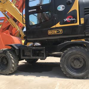 Excavatrice Hyundai 60W-7 modèle 7 tonnes, moteur Cummins, roulement Kawasaki, unité d'occasion à bas prix, peinture d'origine, comprend une pompe Enerpac - Product Image 6