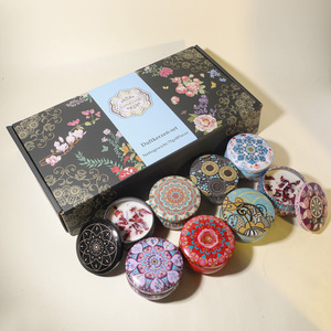 Set Regalo di Candele Profumate in Barattolo di Latta Personalizzato di Lusso, Candela in Cera di Soia Premium OEM con Fiori Secchi per il Mercato del Medio Oriente - Product Image 2