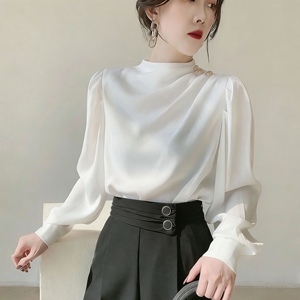 Chemisier en satin à col montant et manches bouffantes pour femme - Haut de bureau décontracté avec boutons perlés - Tendance - Product Image 3