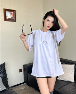 Camiseta de Mezclilla de Manga Corta Ajustada con Estampado de Logotipo Doble B 25SS, Estilo Hip Hop, Patrón de Personajes Bordados - Product Image 4