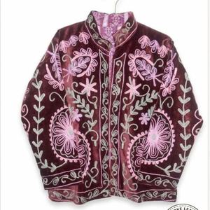Chaqueta Bordada Floral Suzani de Terciopelo Hecha a Mano con Logotipo BLTE, Unisex, Reversible, Ecológica, Transpirable, de Secado Rápido, para Otoño e Invierno - Product Image 2