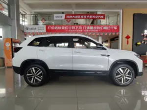 2024 Changan Automobil Auto Luxus-Kraftstofffahrzeuge SUV Changan Cs75 für Erwachsene