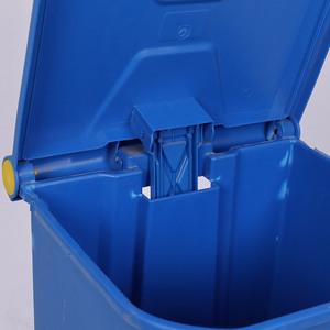 Foot Operated Plastic Trash Can Red Rectangular Pedal Lid Indoor Outdoor Use 2.38kg 4.86kg ZH 021 - Product Image 3