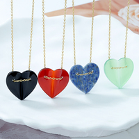 Collar de Plata de Ley 925 con Baño de Oro de 18K, Piedra Preciosa Natural, Ágata Roja en Forma de Medio Corazón Plegable