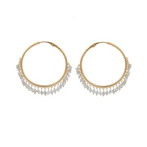 Hermosos pendientes de aro de Aguamarina con cuentas clásicas Alambre verde Envuelto Piedra preciosa Gota colgante Latón chapado en oro Diseñado a mano - Product Image 3