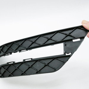 Mercedes-Benz Classe C W204 - Garnitures de feux antibrouillard - Revêtement en ABS - Installation par ruban adhésif - 2048803224 2048803324 - Product Image 2